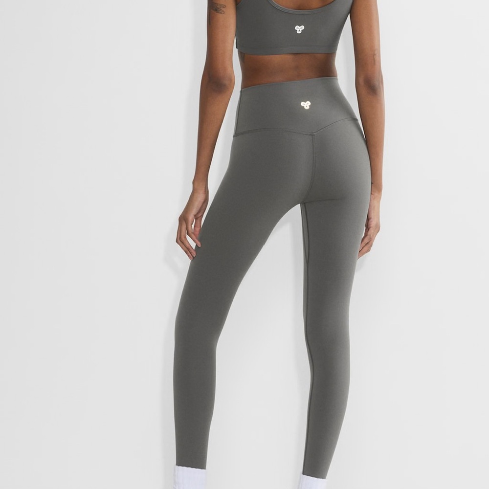 Aritzia High-Rise Leggings in Charcoal Gray - Picture 6 of 6